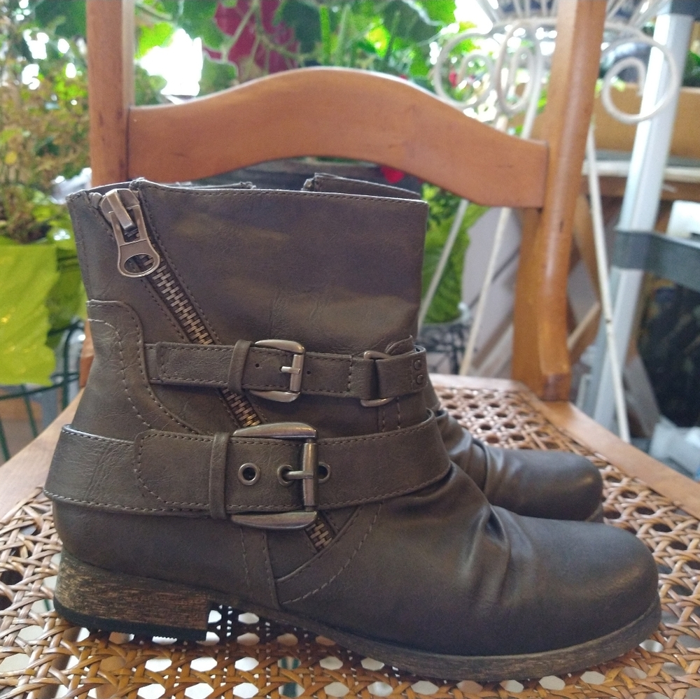 Carlos Santana ankle boots